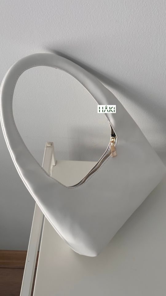 Chubu Düz Desen Beyaz Baget Çanta