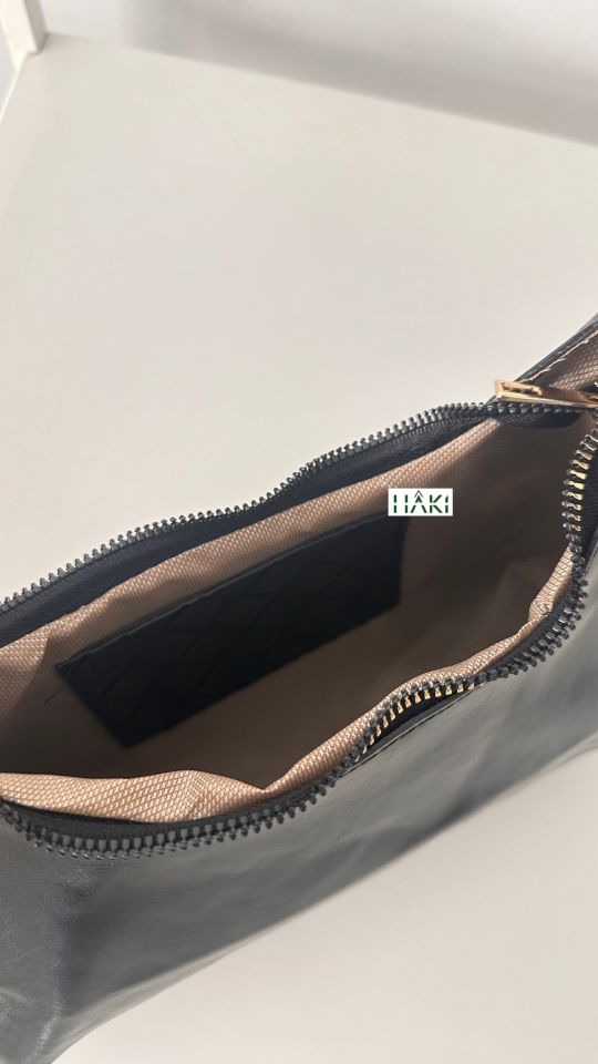 Chubu Düz Desen Siyah Baget Çanta