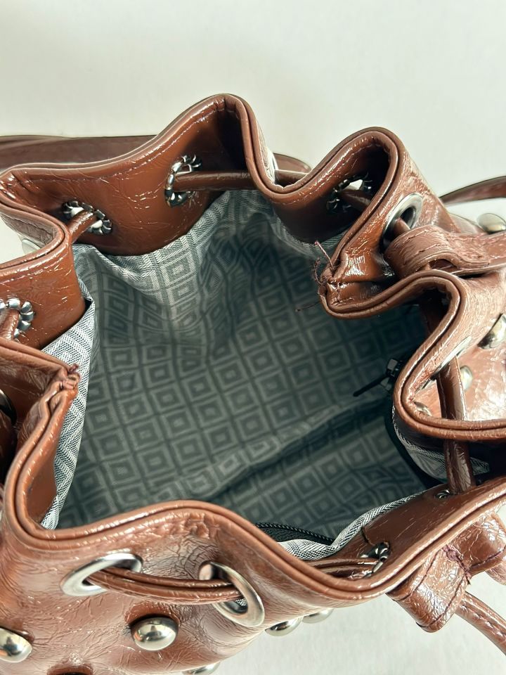 Westa Zımba Detaylı Büzgülü Omuz ve Çapraz Çanta Acı Kahve