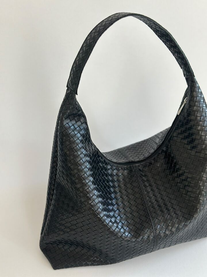 Nora Büyük Boy Örgü Desenli Salaş Omuz Çantası Siyah