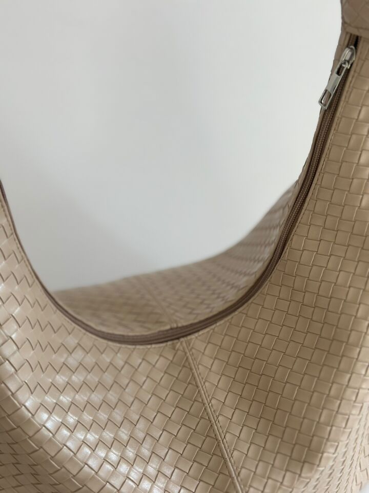 Nora Büyük Boy Örgü Desenli Salaş Omuz Çantası Bej