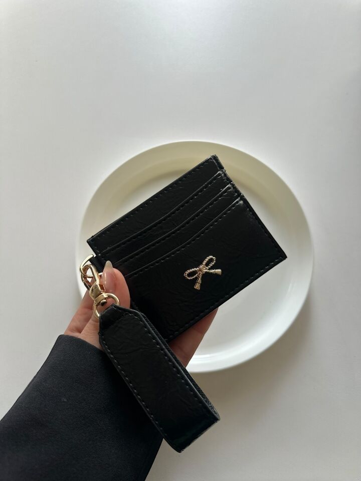 Fiyonk Detaylı Parlak Anahtarlıklı Kartlık Siyah