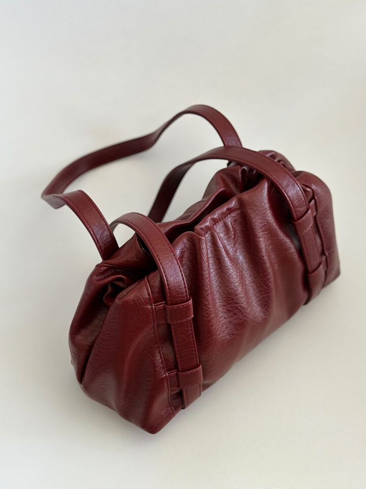 Gia Büzgü Detay Yumuşak Omuz Çantası  Bordo