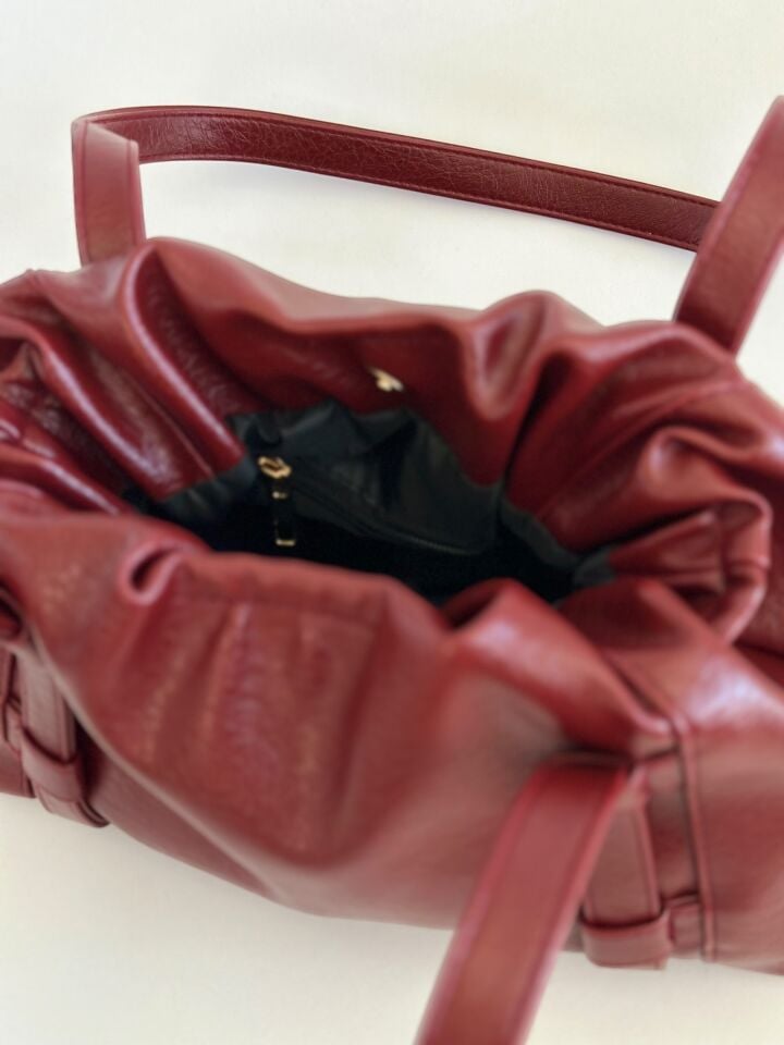 Gia Büzgü Detay Yumuşak Omuz Çantası  Bordo