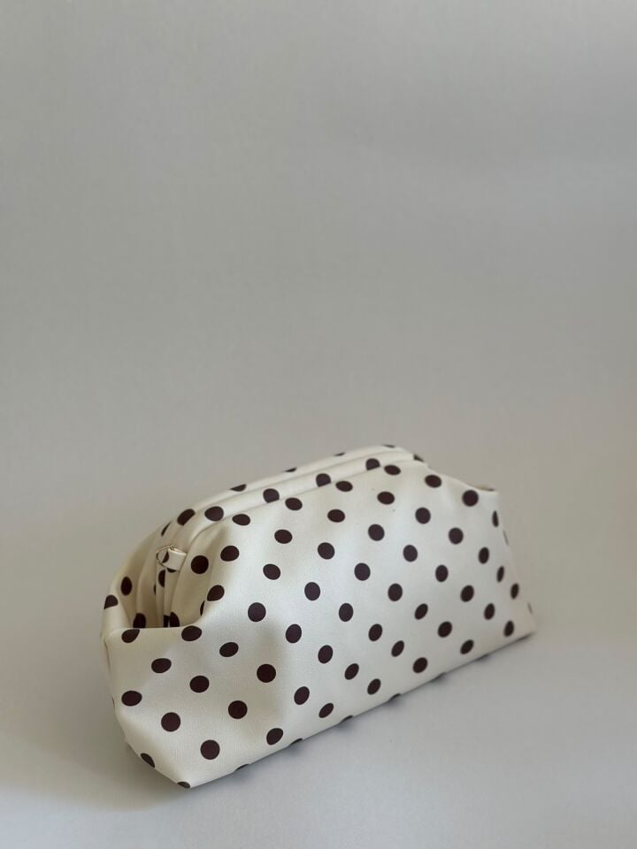 Puantiyeli Zincir Askılı Clutch Kadın Çantası Kahverengi-Beyaz
